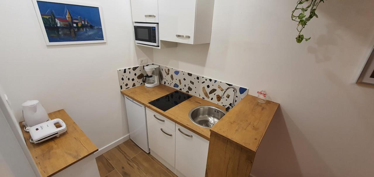 Apartments & Rooms Karla Драмал Екстериор снимка