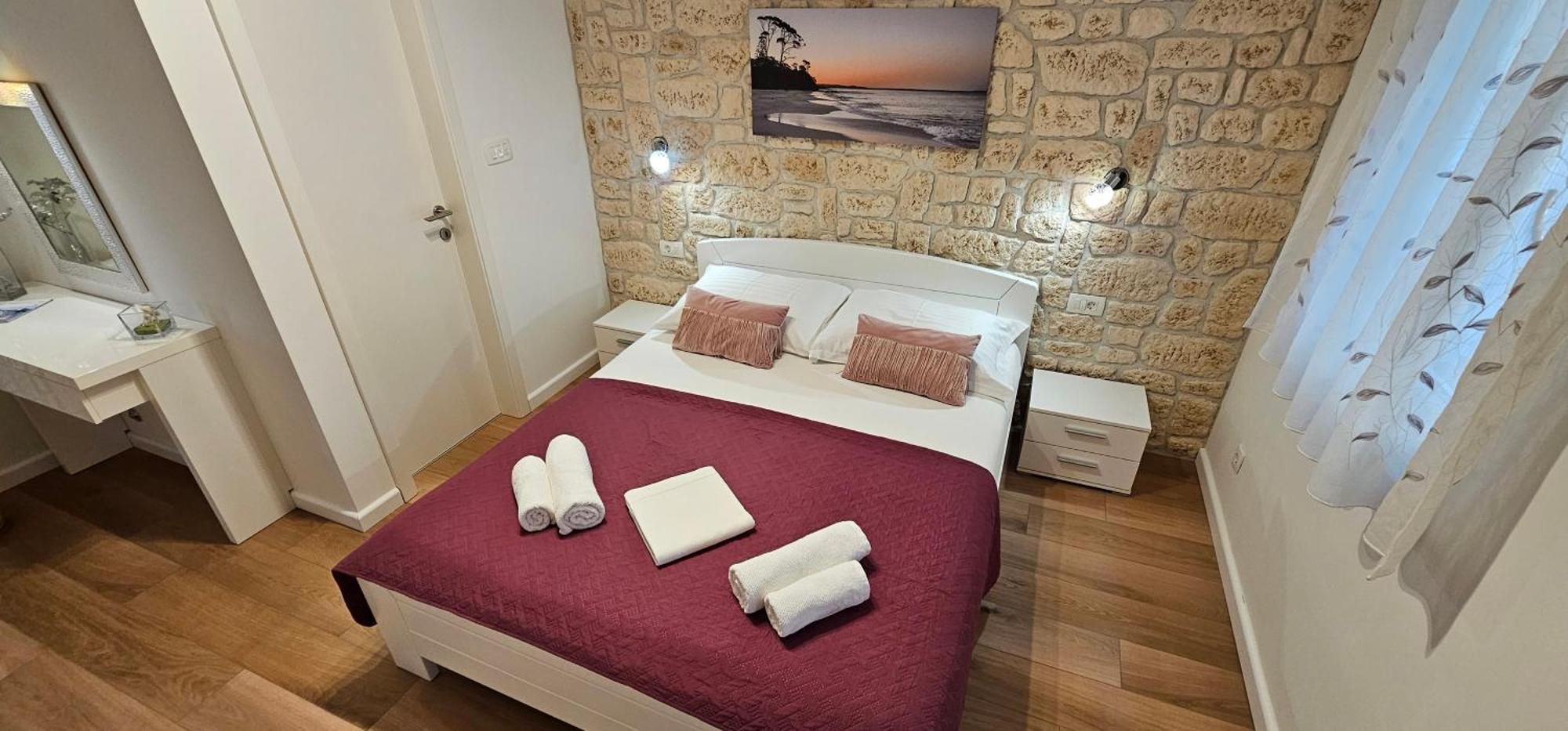 Apartments & Rooms Karla Драмал Екстериор снимка