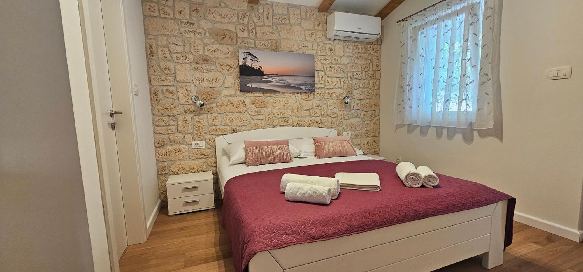 Apartments & Rooms Karla Драмал Екстериор снимка
